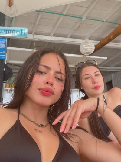 lia_and_laila 🚗 live chat