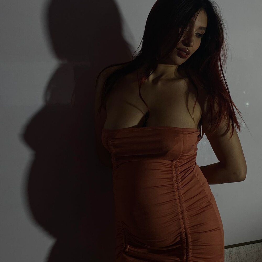 alice_bratz 🤖 live webcam