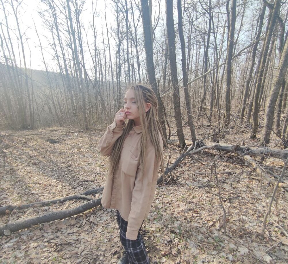 LittleDelora Profile Image