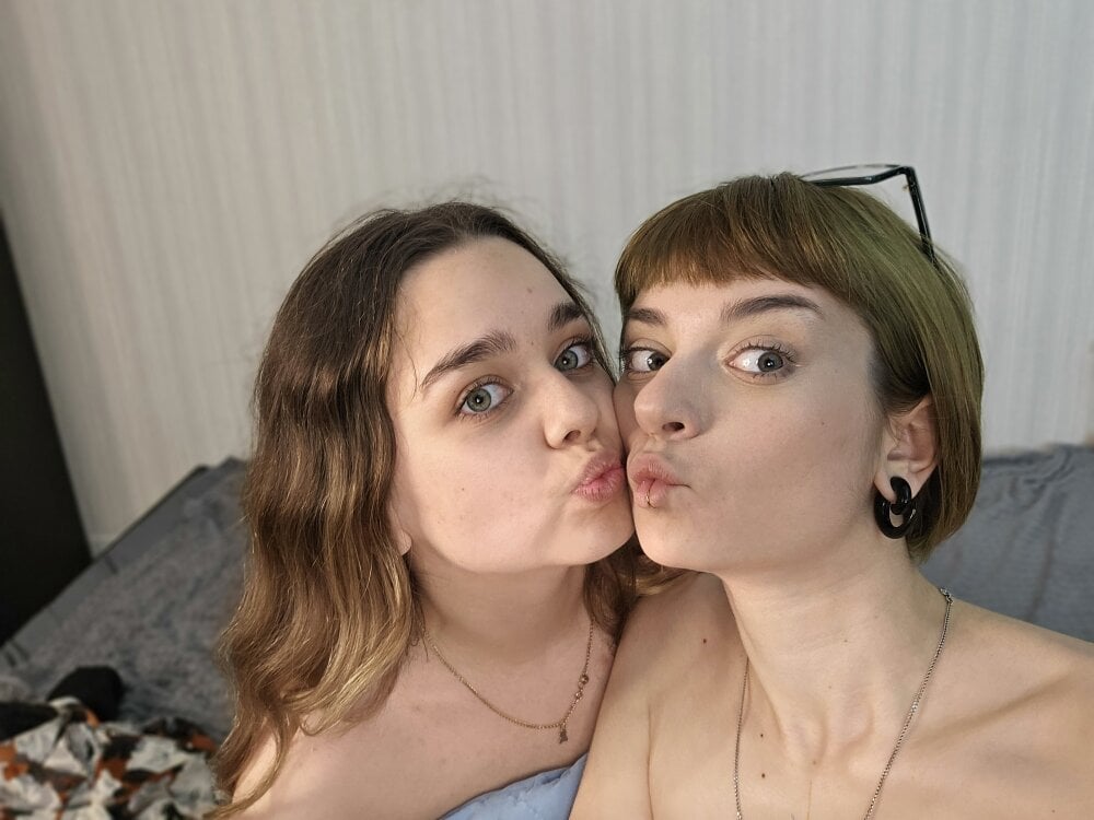 EngelDevalla live cam model at StripChat
