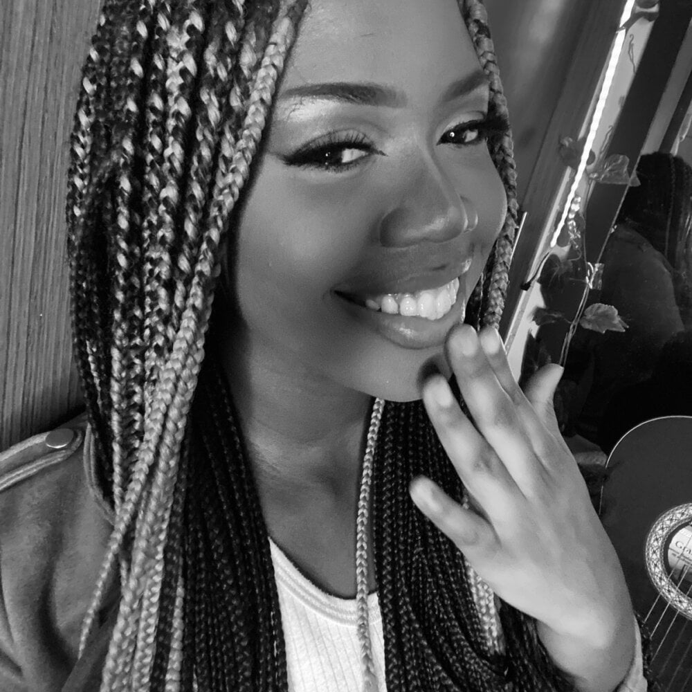 Live sex webcam photo for coco_late_10 #289946182