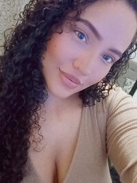 tatii_moon's Webcam Show