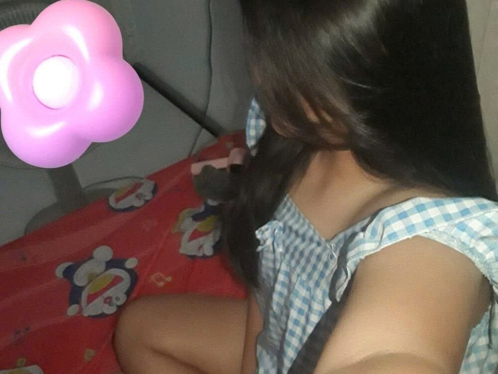 ave-delight webcam profile - Caymanian