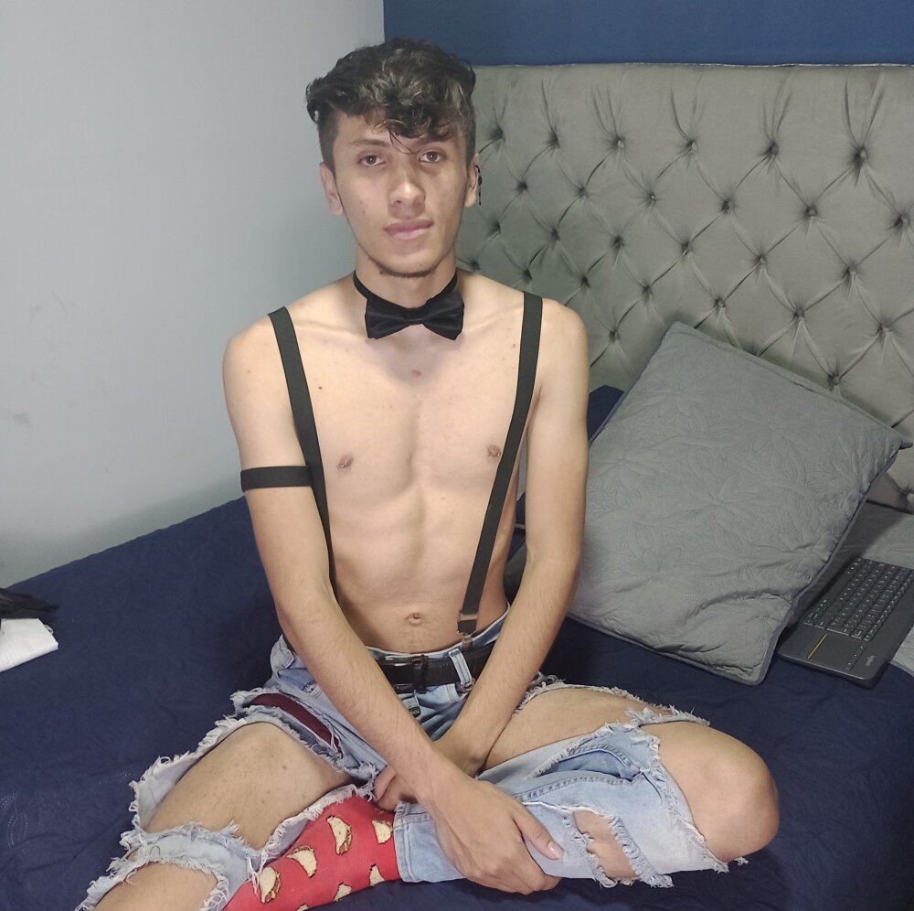 Demian_Bennett's Offline Chat Room