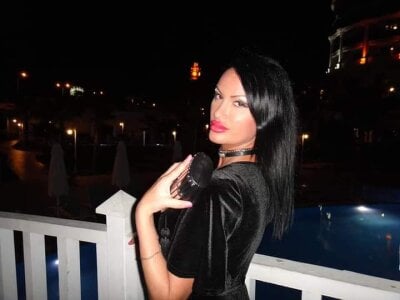 HotDreamm Female White Cam Nude