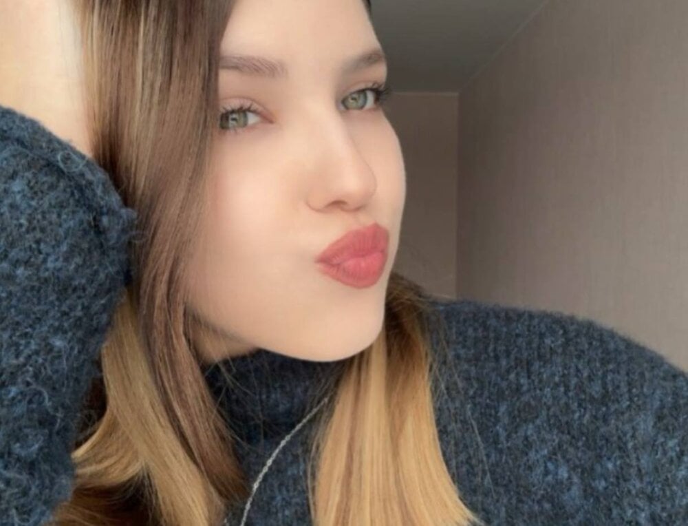 chatnmate.com sierra_maddison livesex profile in bisexual cams