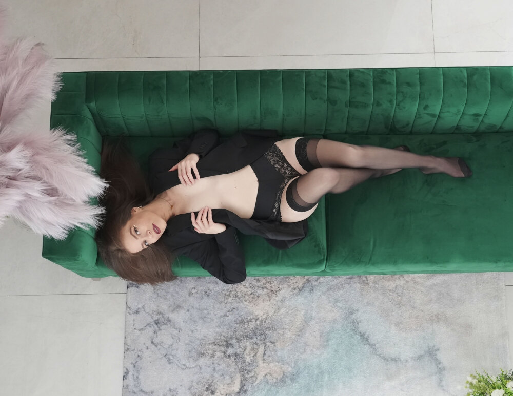 Live sex webcam photo for emilyharrix #289913656