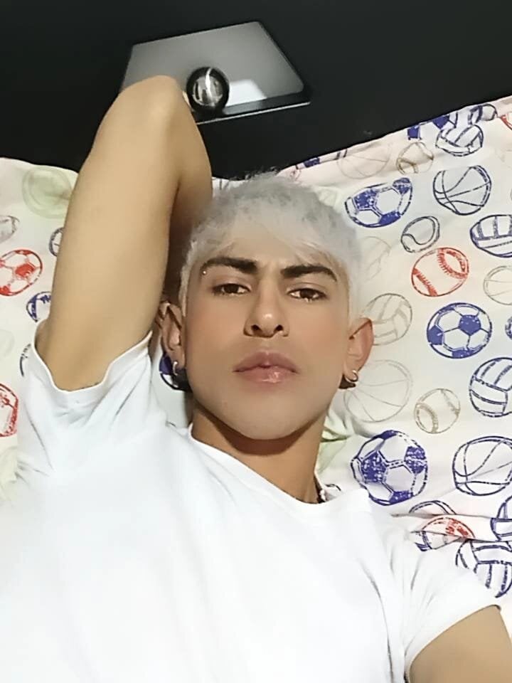 aziel_iker from stripchat