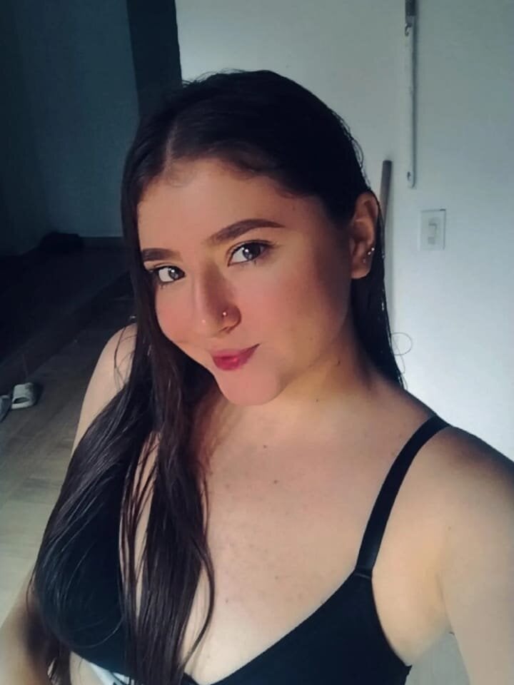 samylorens_ from stripchat
