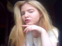 Blondie_'s Offline Chat Room