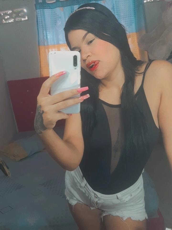 Live sex webcam photo for Alison_yummy #289593144