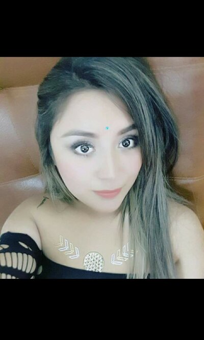 emma_harri 🌑 live webcam