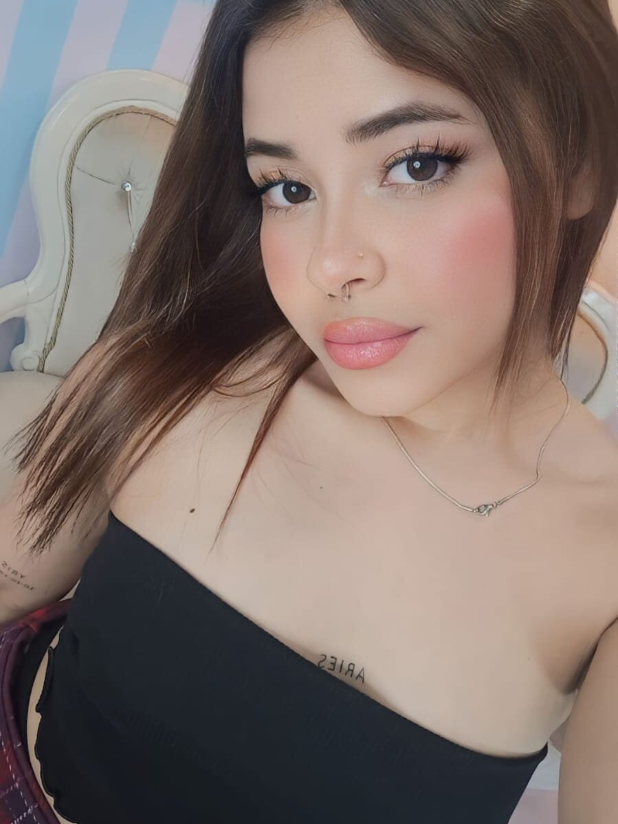 Kendall1_sub's Offline XXX Chat