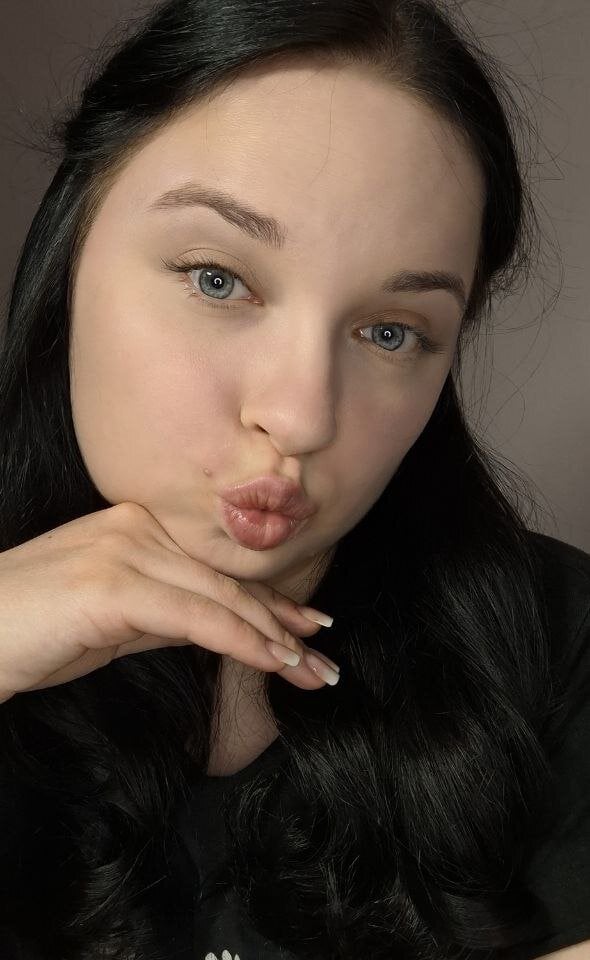 badgirlwebcam.com yuettechryst livesex profile in on-your-laps cams