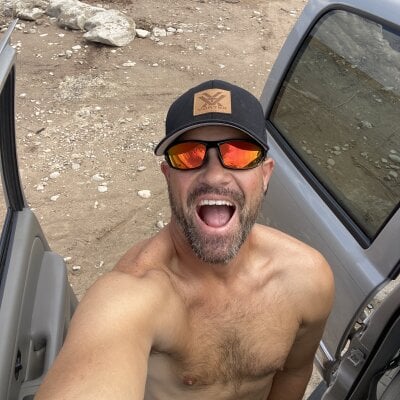 outdoor_dad from stripchat