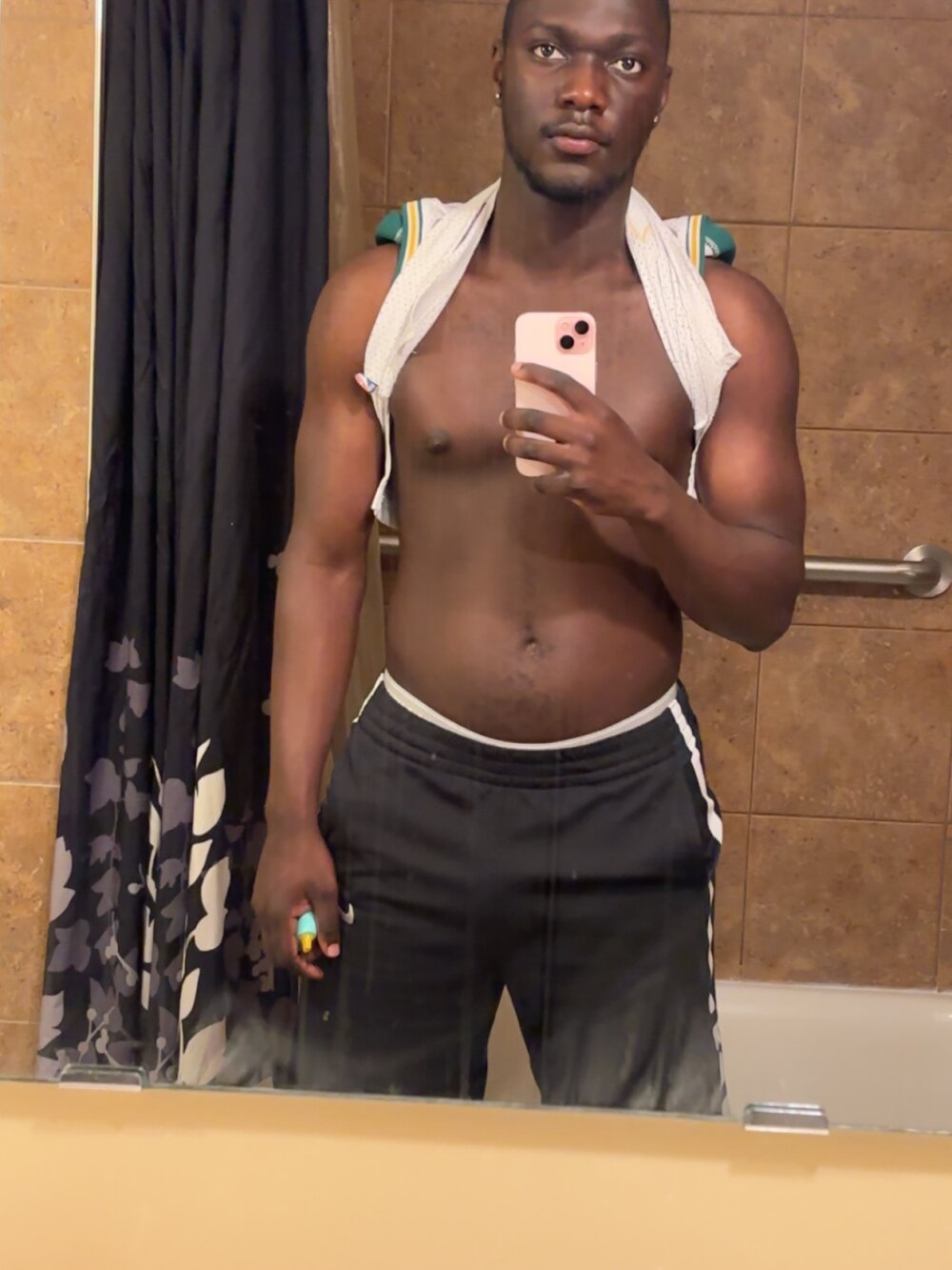 Live sex webcam photo for Truedesires101 #281076170