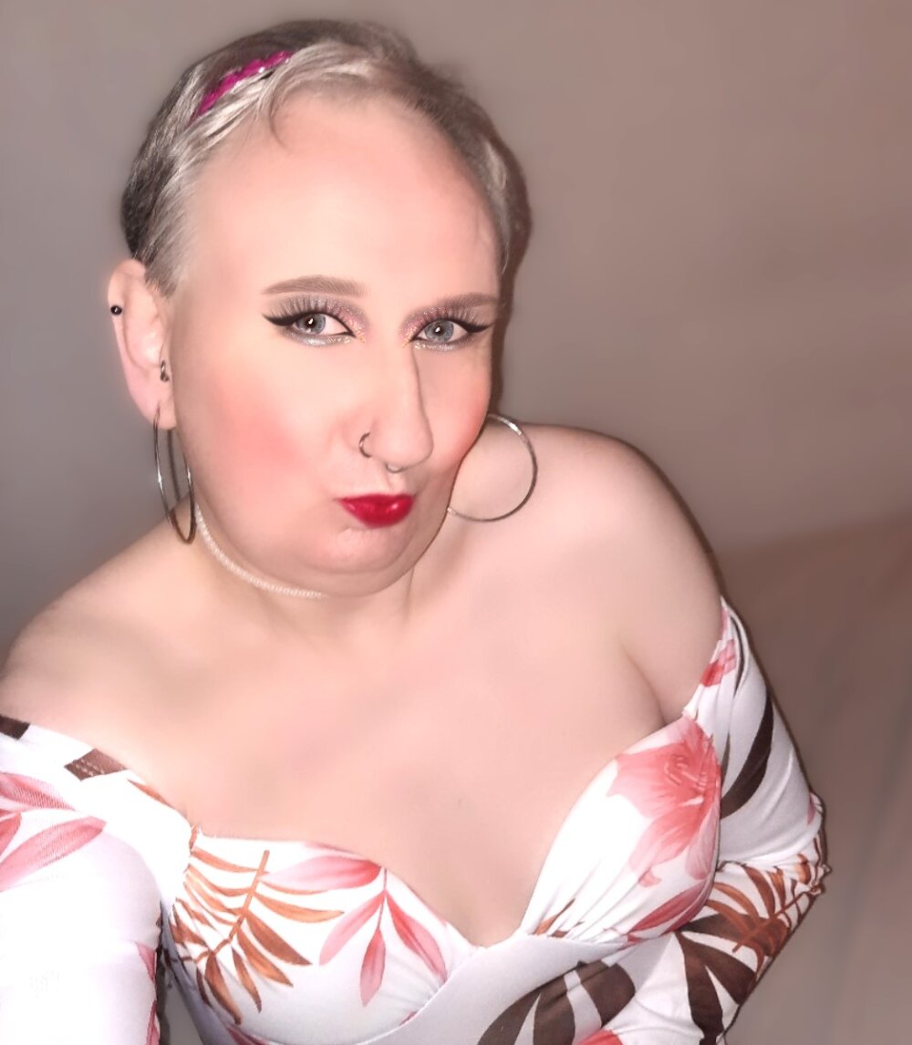 hotnicky48's most recent online preview