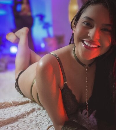 Mia_white_cr