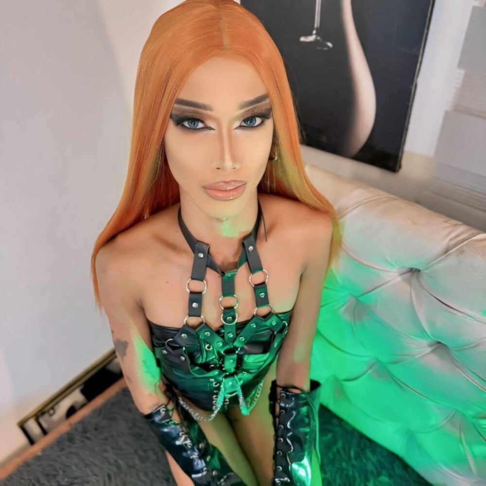 foxclassyramona_ts' Offline Chat Room