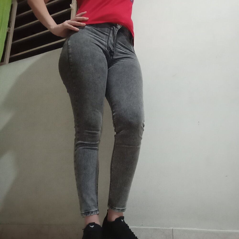 hot_bella28 from stripchat