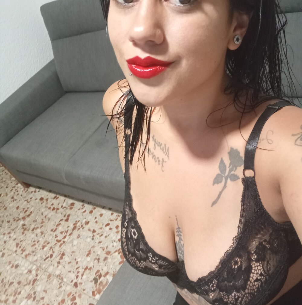 anaisdak from stripchat