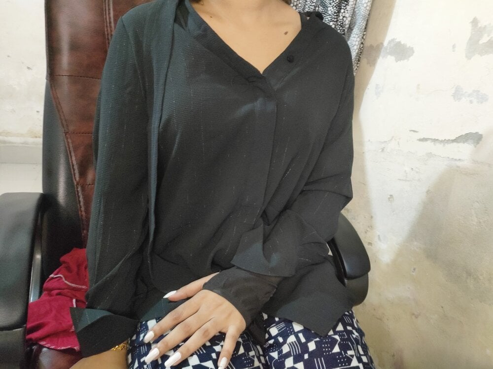 HOTGIRLSINTHIA69 profile