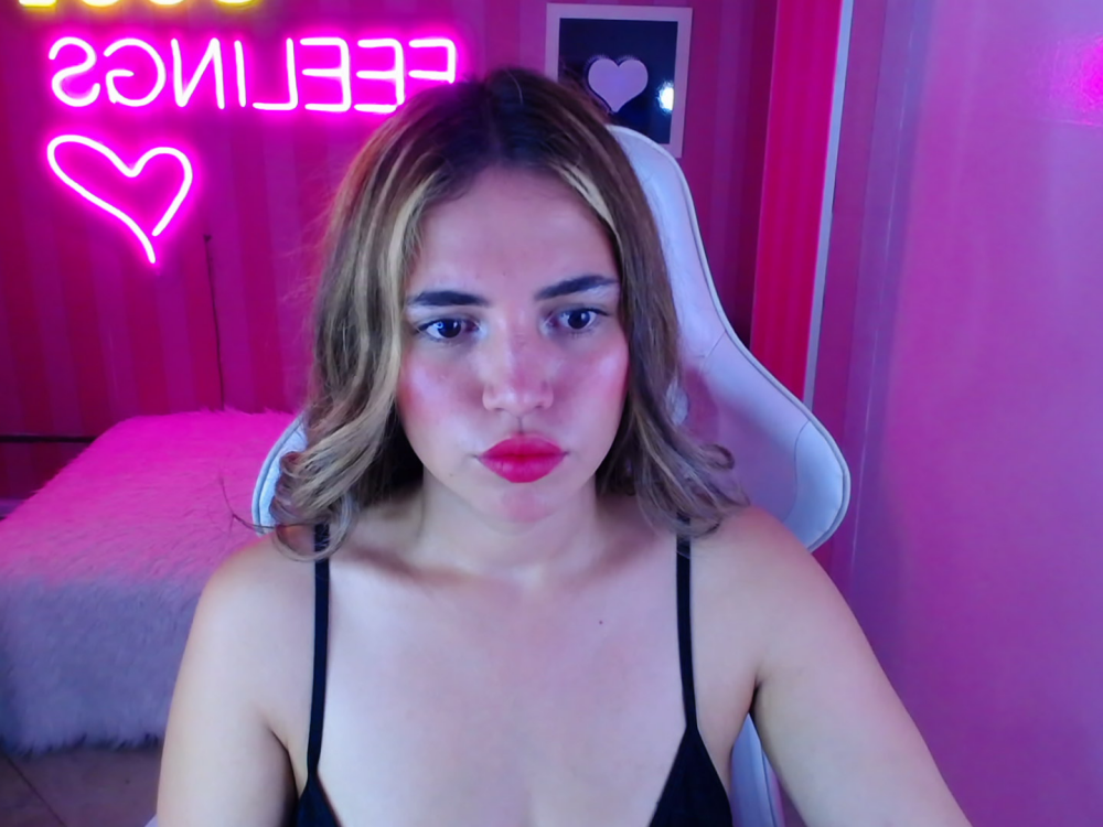 Live sex webcam photo for mandan22_b_ #283893139