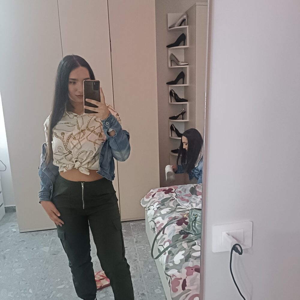babymelisaaa live cam model at StripChat