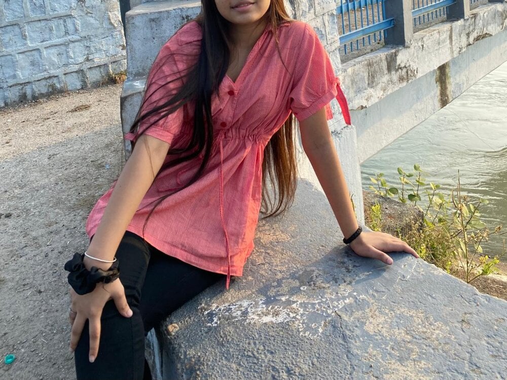 bestlivesexchat.com jashika_sharma livesex profile in trimmed cams