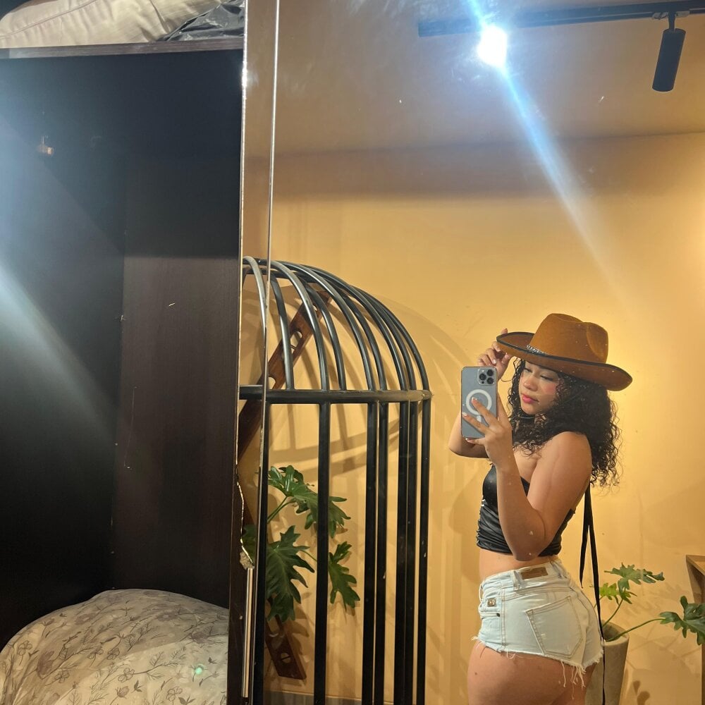 pink_hell111 from stripchat