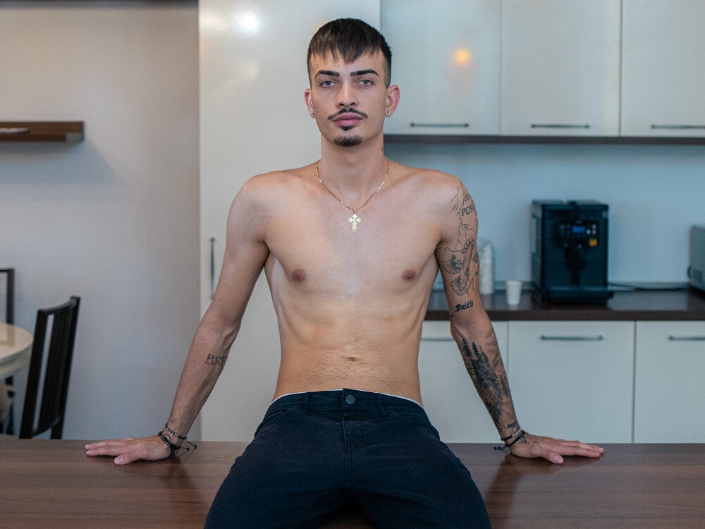 BrandonTate's Offline XXX Chat