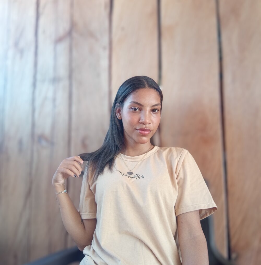 ginebere webcam livesex profile in i-think-it-will-remain-a-secret cams