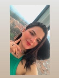 CassieLai Adlı Modelin Çevrimdışı Sohbet Odası