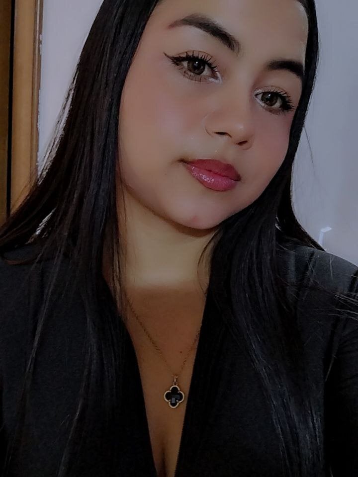 jade_brunnette