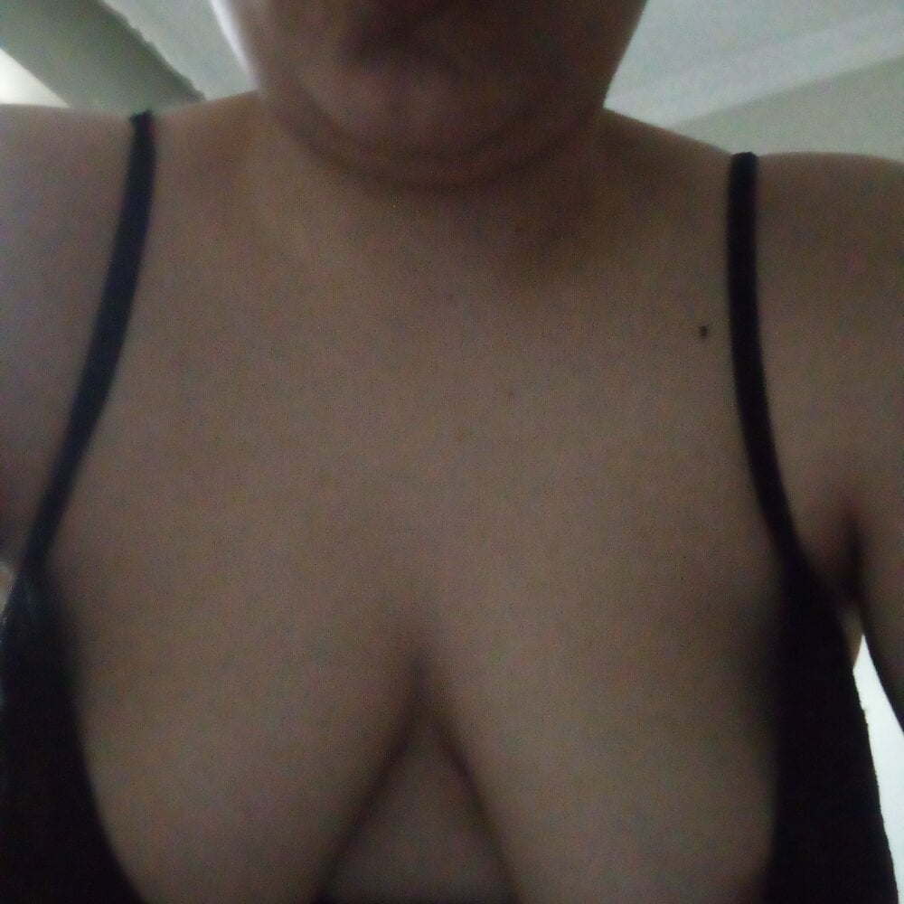 minikkiz live cam model at StripChat