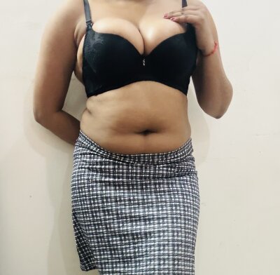 queeneesha1 - petite indian