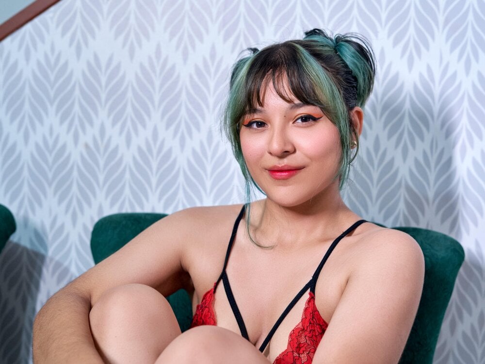 Cam girl emi_lee92