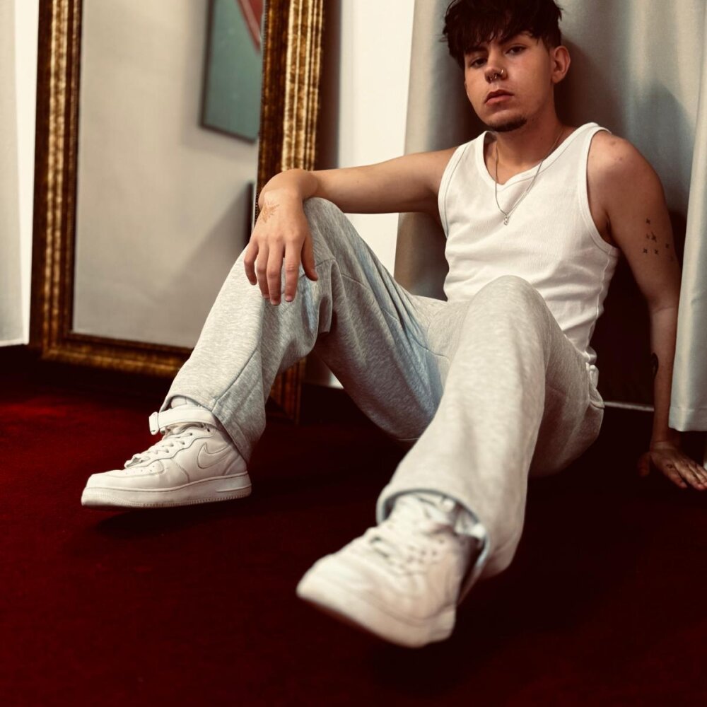 xanu77's Offline XXX Chat