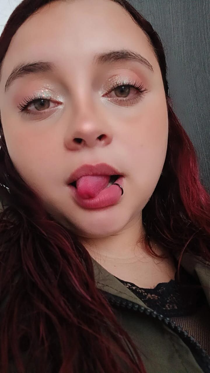 busty-hot18