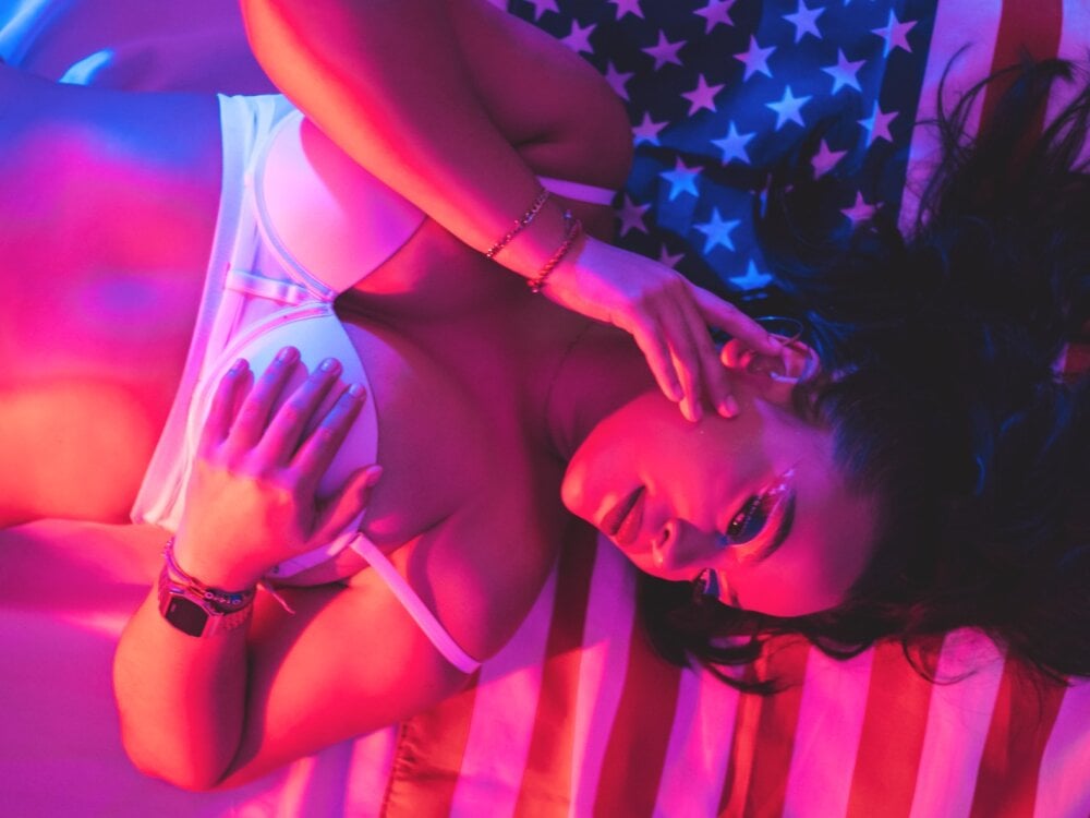 Grace_Hollis live cam model at StripChat