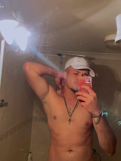 Zuka_Zuka360 Male Blonde Adult Webcam