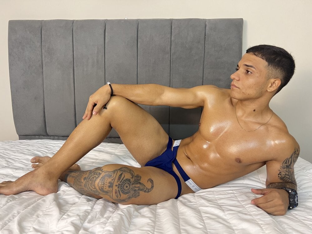 Maverick_Dreck live cam model at StripChat