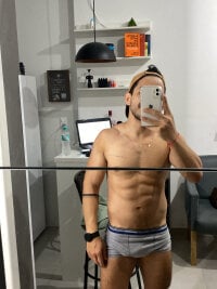 JulianoHot6969's Offline Chat Room