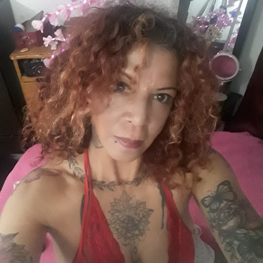 sia_axinia webcam profile - Nigerian
