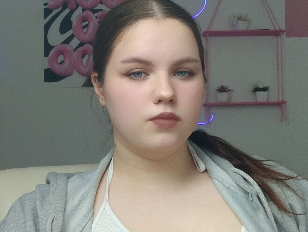 Kitty_Mia_Kitty's Offline XXX Chat