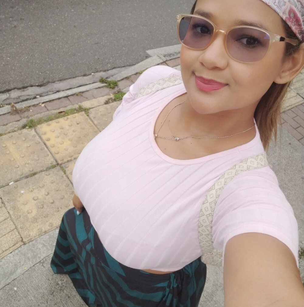 KARINAHOTSON