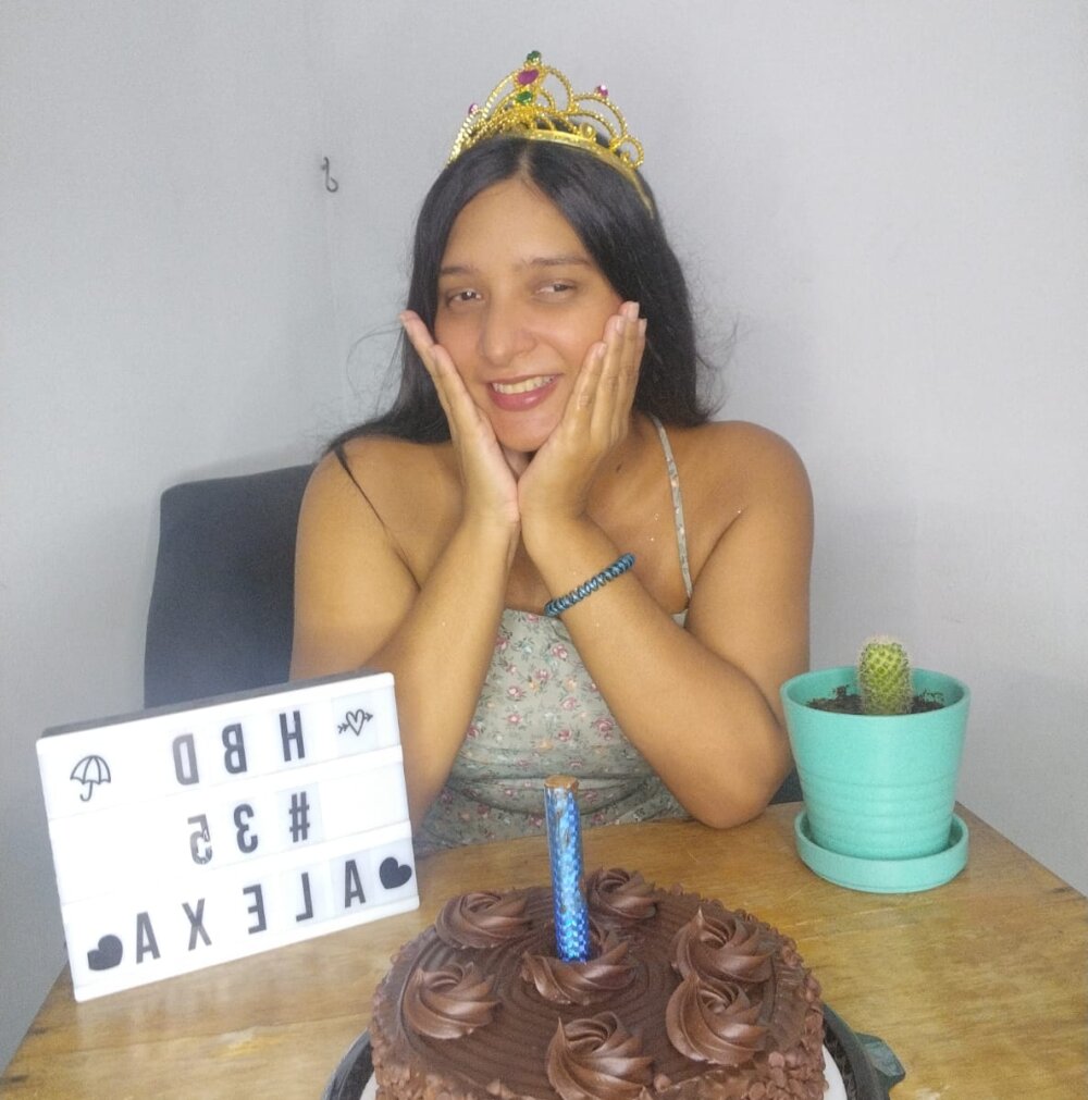 solar_moonie from stripchat