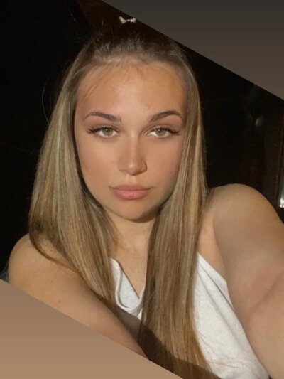 HannahLoweX 😑 live naked cam