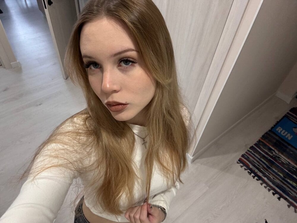 stripchat ellymartinez webcam profile pic via 6livesex.com