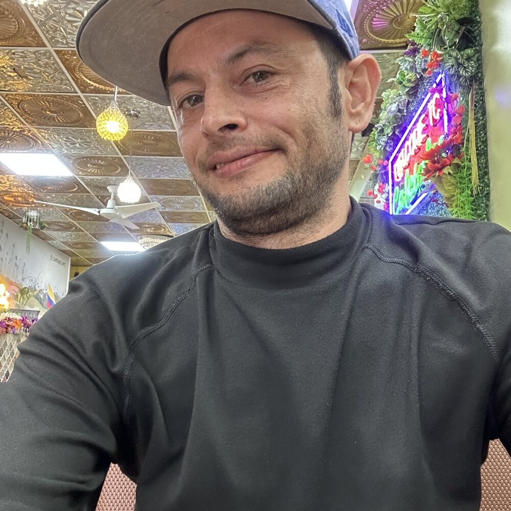 Carlosmauricio123's Offline XXX Chat